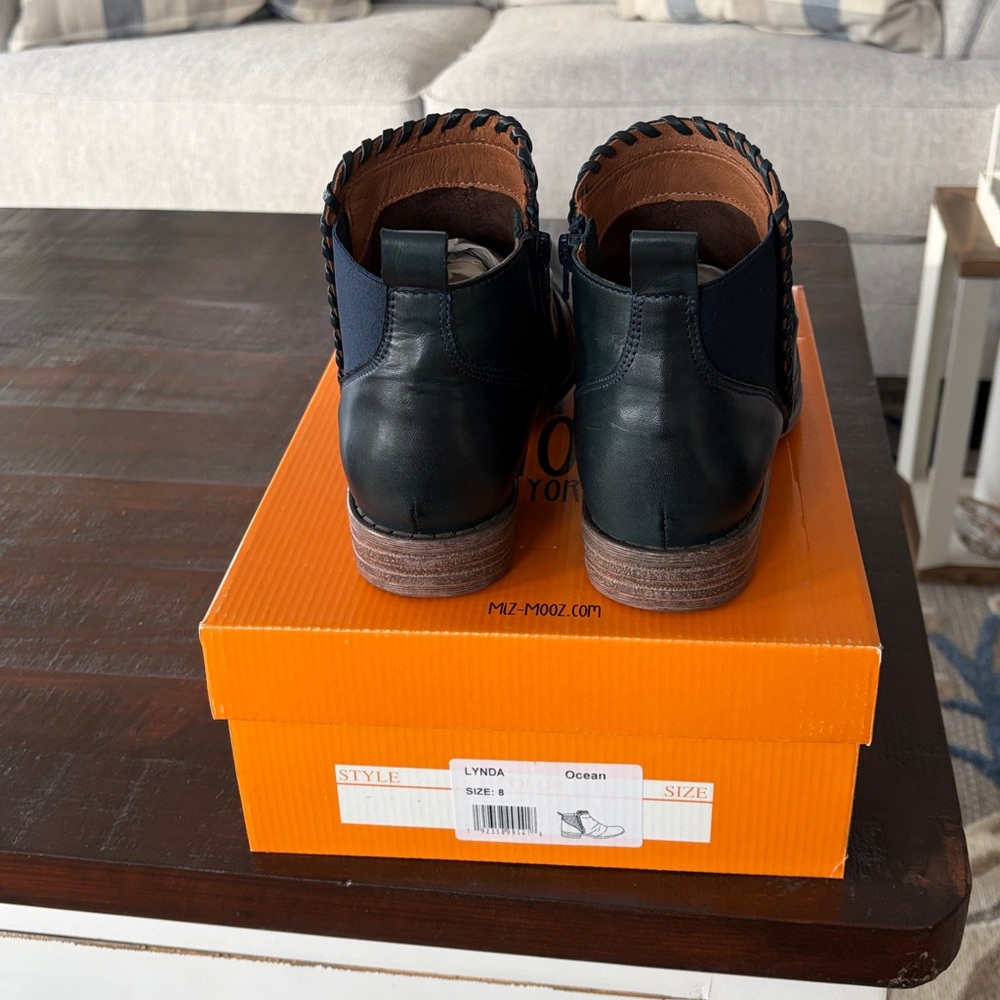 Miz Mooz Leather Ankle Booties Lynda Color Ocean
Size 8M - Picture 3 of 4